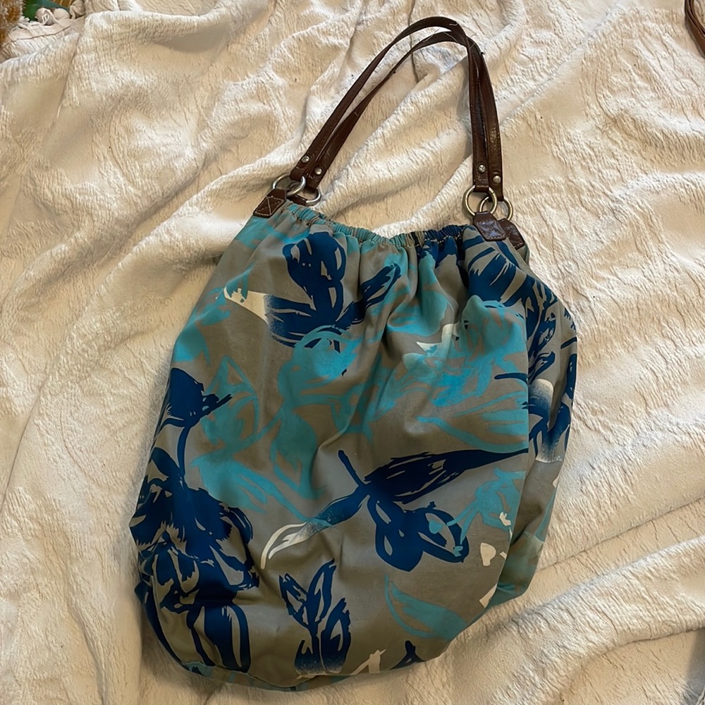 American Eagle blue floral shoulder bag